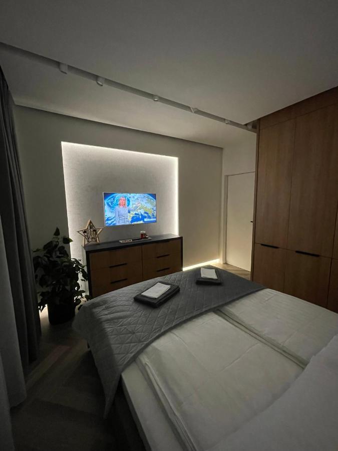 Luxury By The Ap 25